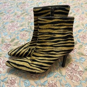 Vintage Antonio Melani Tiger Print Pony Hair Heeled Women’s Boots Size 8